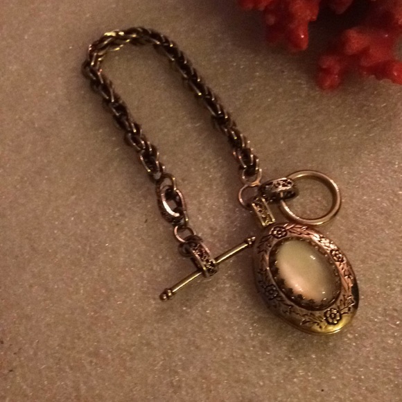 Vintage locket cat eye bracelet - Picture 6 of 7